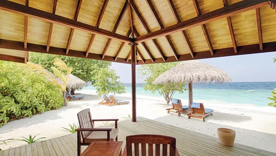 ROBINSON Maldives Beachfront Bungalow