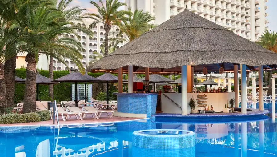 Sol Pelicanos Ocas pool Bar