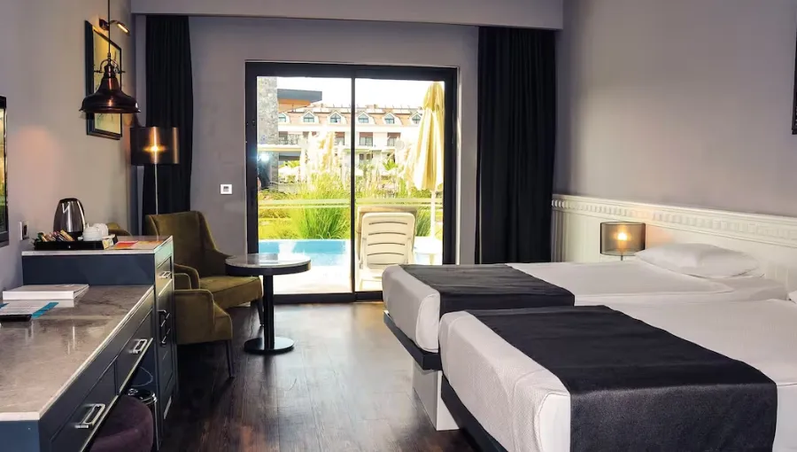 Jiva Beach Resort Swim Up Room