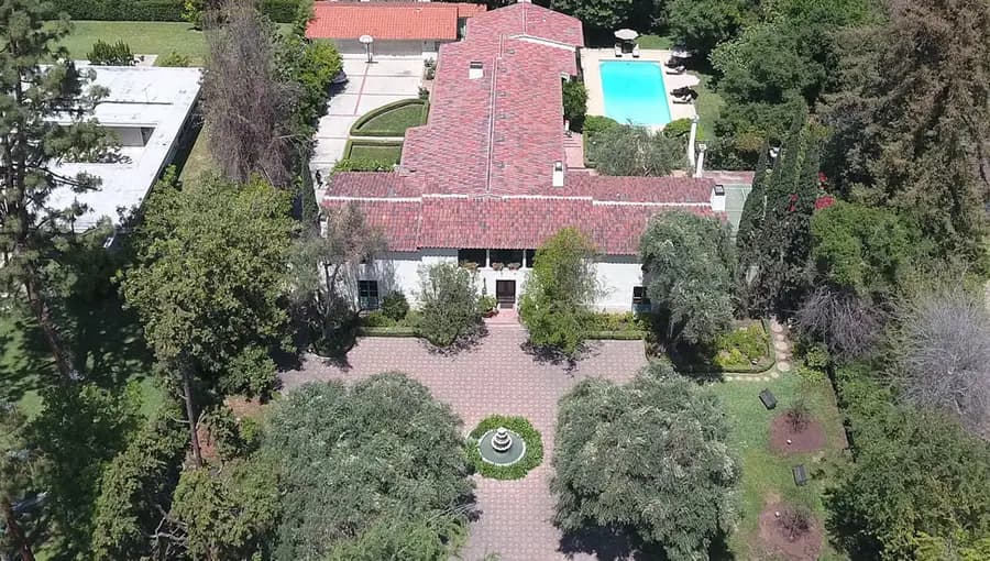 The Holiday House, California