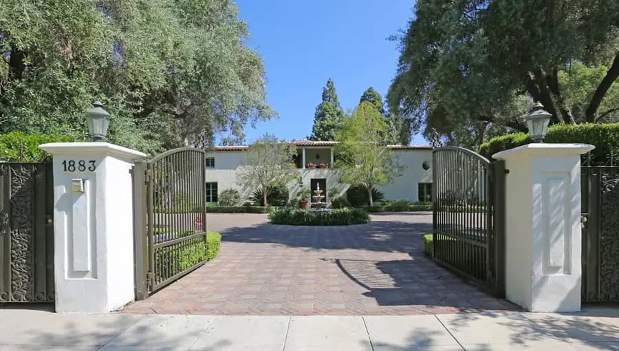 The Holiday House, California