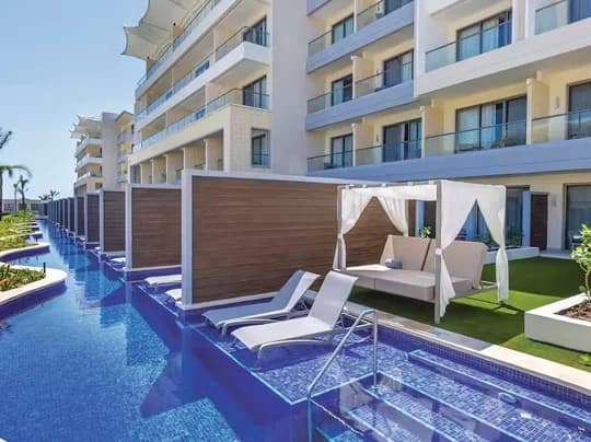 Swim Up Junior Suite
