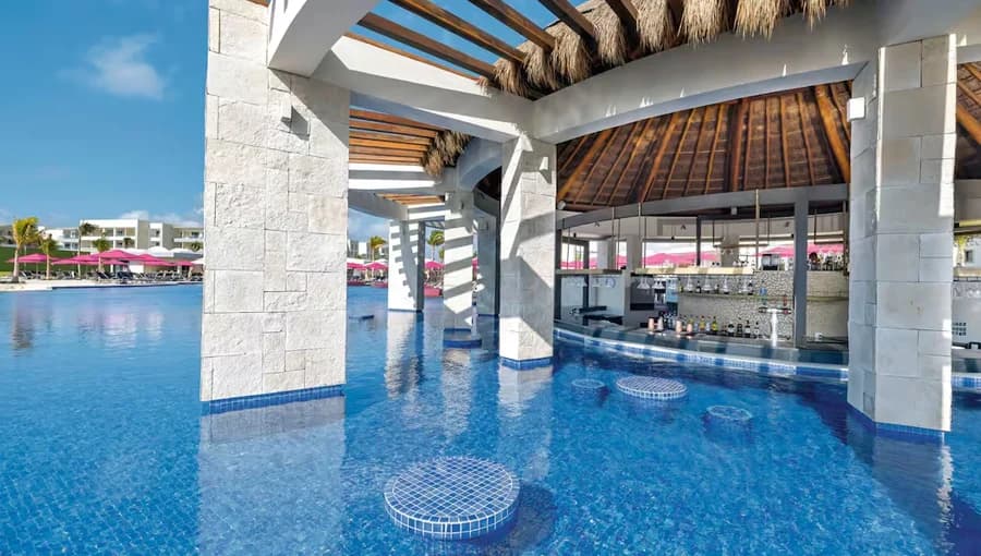 Planet Hollywood Cancun Pool Bar
