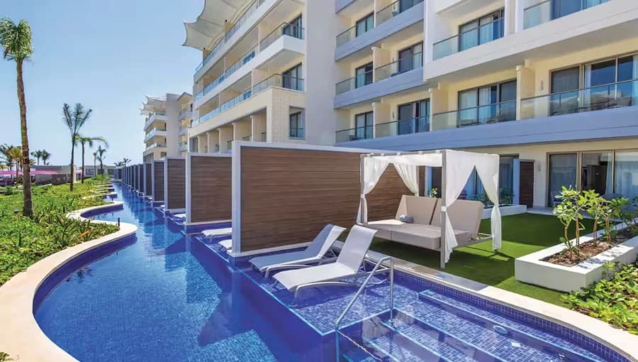 Planet Hollywood Cancun Swim Up Junior Suite