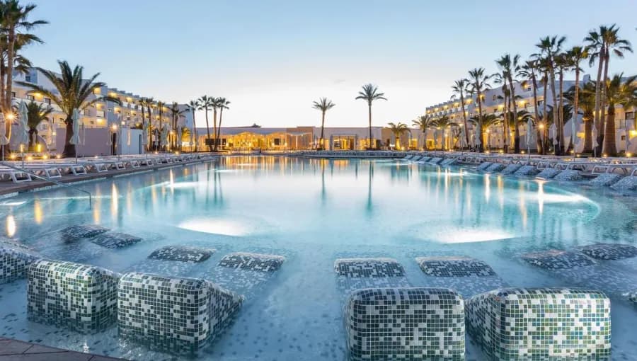 Grand Palladium White Island Resort & Spa pool