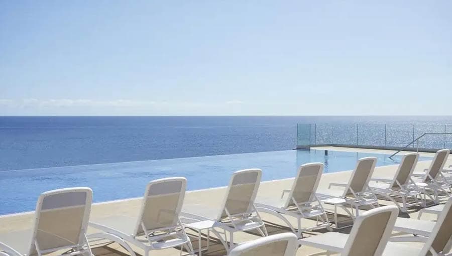 Bahia Principe Explore Fantasia Infinity Pool