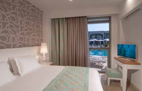 Swim-up Junior Suite