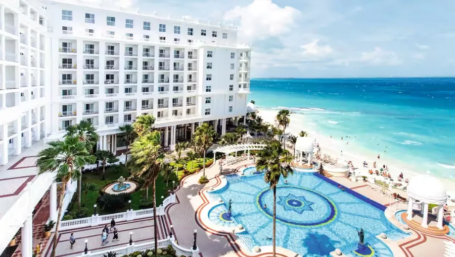 Best all inclusive hotels in Cancun - Hotel Riu Palace Las Americas Cancun Pool