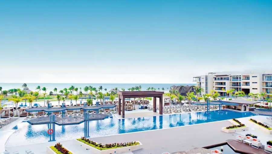 Royalton Riviera Cancun Pool and Beach