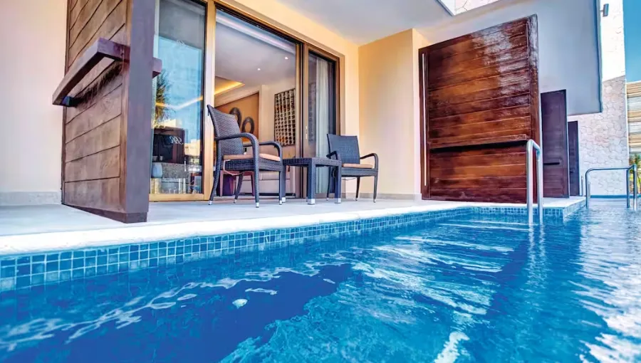 Royalton Riviera Cancun Swim Up Junior Suite