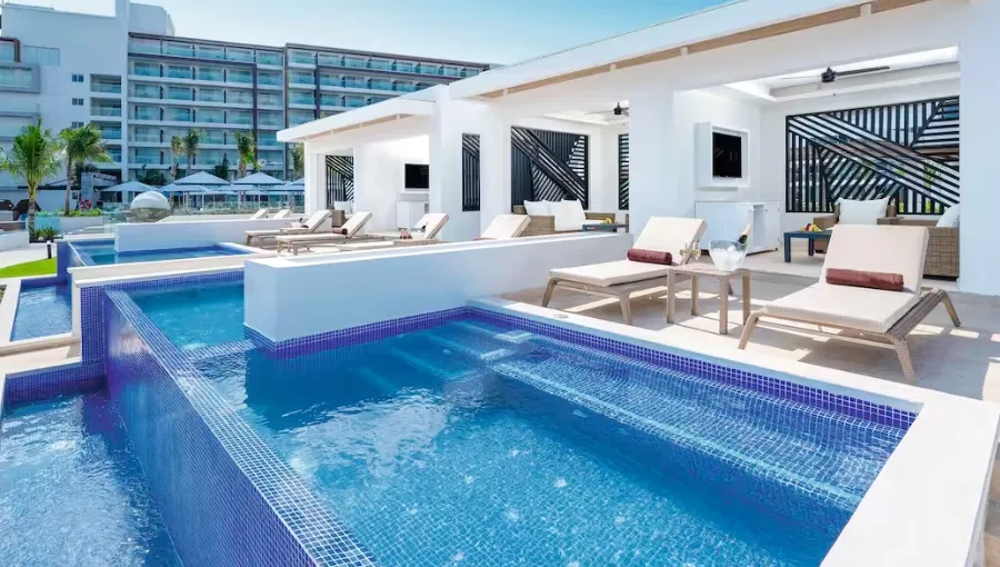 Best all inclusive Cancun - Royalton Splash Riviera Cancun Swim Up Pool