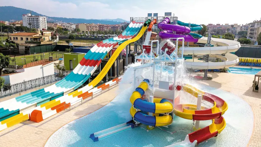 Top hotels with swim up rooms in Spain - Golden Taurus Aquapark Resort