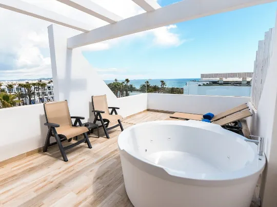 Deluxe Jacuzzy Terrace