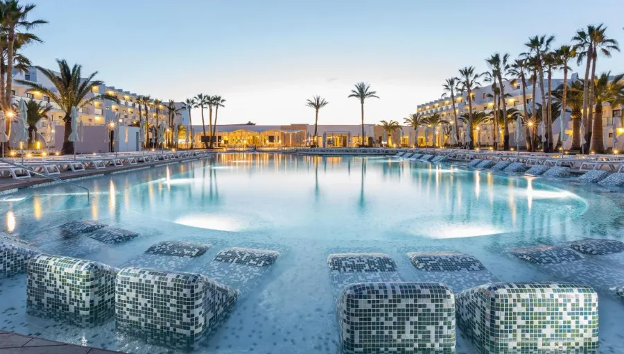 Grand Palladium White Island Resort & Spa pool