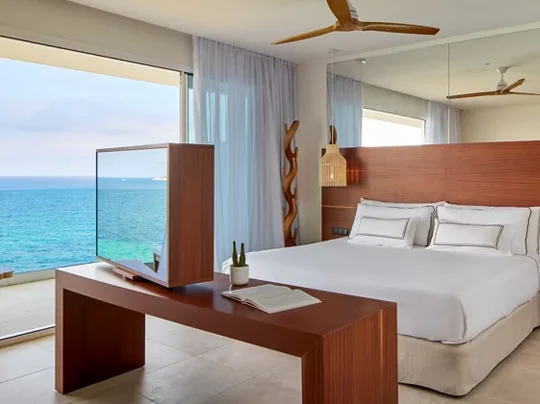 The Level Suite With Sea View