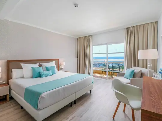Double/Twin Room With Balcony & Sea View