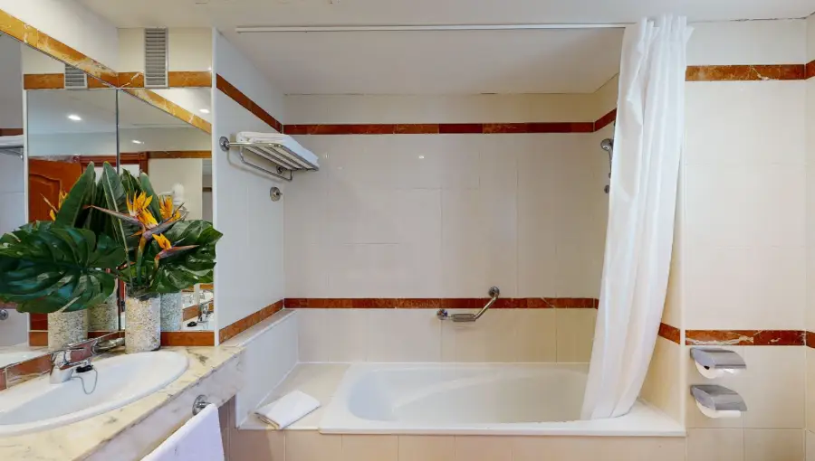 Bahia Principe Sunlight Costa Adeje Bathroom