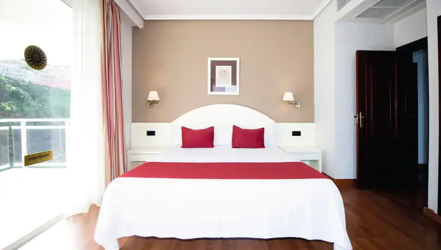 Best all inclusive hotels in Tenerife - Bahia Principe Sunlight San Felipe Room
