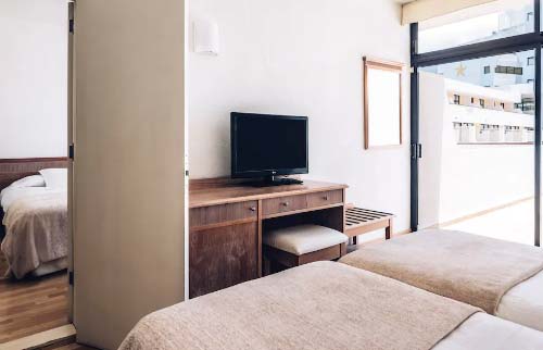 Interconnecting Family Room