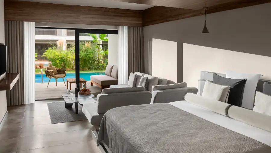 Paloma Finesse Swim Up Room