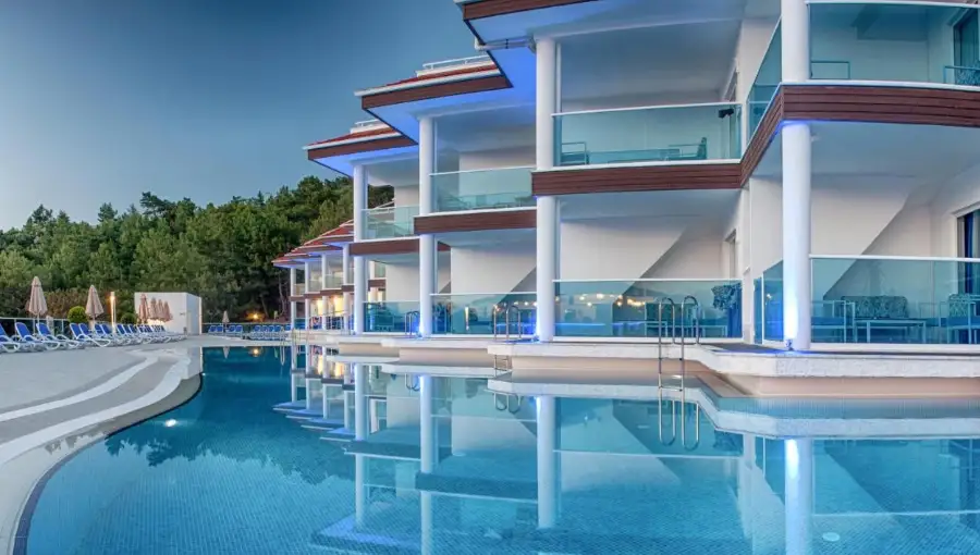 Garcia Resort Swim Up Room