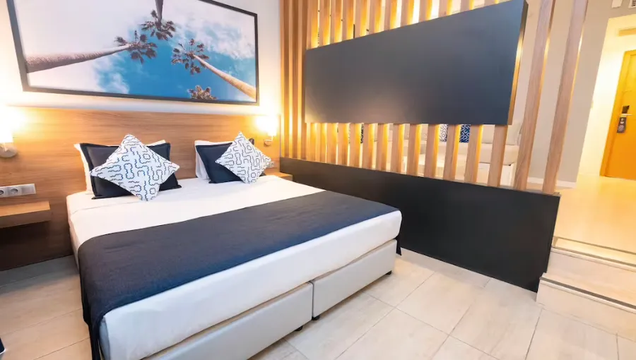 TUI BLUE Tropical Family Room