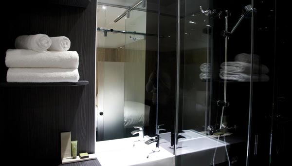 Z Hotel Shoreditch bathroom