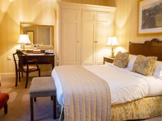 Luton Hoo Hotel and Spa Mansion Deluxe Bedroom