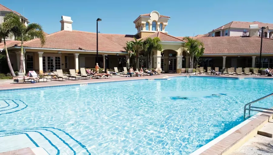 Hotels near International Drive - Vista Cay Resort Orlando Pool